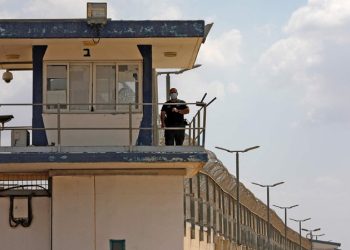 الأسرى الفلسطينيين يتعرضون للموت البطيء