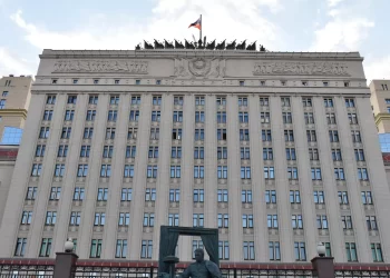 الدفاع الروسية تعلن تخلي القوات الأوكرانية عن أسلحتها الثقيلة وتترك مواقعها في منطقة ليسيتشانسك