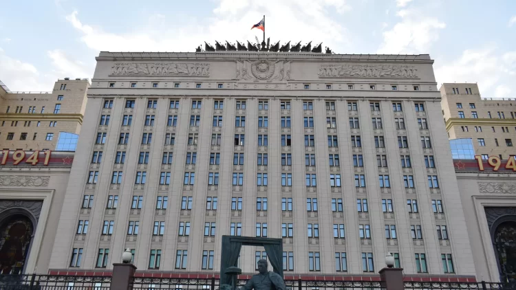 الدفاع الروسية تعلن تخلي القوات الأوكرانية عن أسلحتها الثقيلة وتترك مواقعها في منطقة ليسيتشانسك