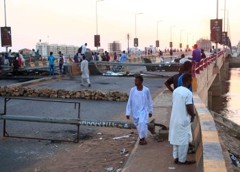 في الذكرى الثالثة لتظاهرات السودان.. السلطات تغلق الجسور وتقطع الإنترنت