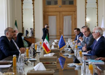 بوريل يعلن من طهران استئناف المحادثات بشأن الاتفاق النووي الإيراني