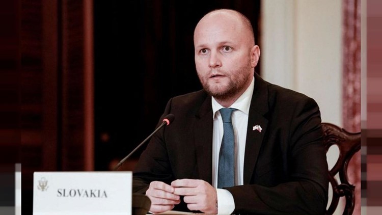 سلوفاكيا تبرم صفقة مع السويد لشراء مركبات قتالية بقيمة 1.6 مليار يورو