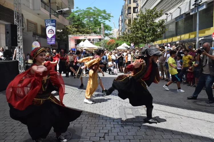 شارع الحمرا في بيروت ينبض مجددا بمهرجان “أحلى فوضى”