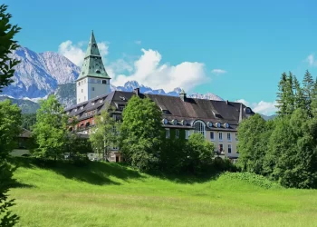 دول مجموعة الـ7 تقرر منع روسيا من المشاركة في الأسواق العالمية وتقليل دخلها بما في ذلك من الذهب