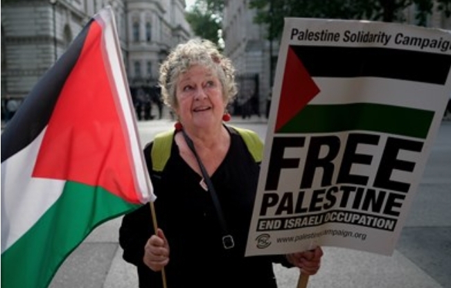 لماذا لا يريدك الإعلام الغربي أن تقرأ كلمة فلسطين؟