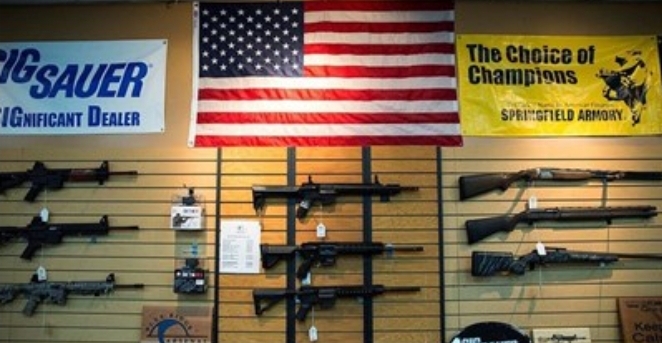 “الغارديان”: العنف المسلّح في أميركا أصبح أكثر فتكاً وانتشاراً