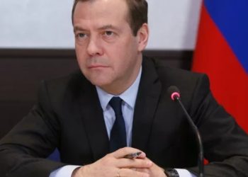 “ذهب أول واحد”… ميدفيديف يعلق على استقالة جونسون