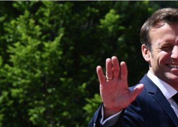 هجوم فرنسي شعبي على ماكرون لتسريبه محادثات مع بوتين