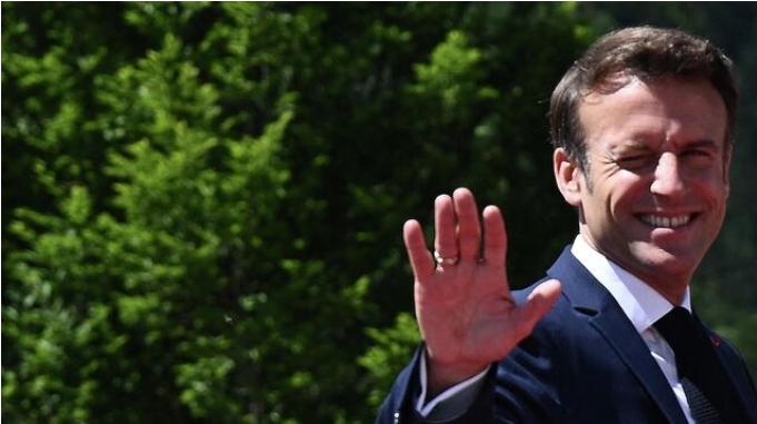 هجوم فرنسي شعبي على ماكرون لتسريبه محادثات مع بوتين