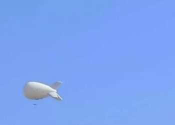 الاحتلال الأمريكي يستعين بمناطيد لحماية قواعده في حقول النفط والغاز شرقي سوريا