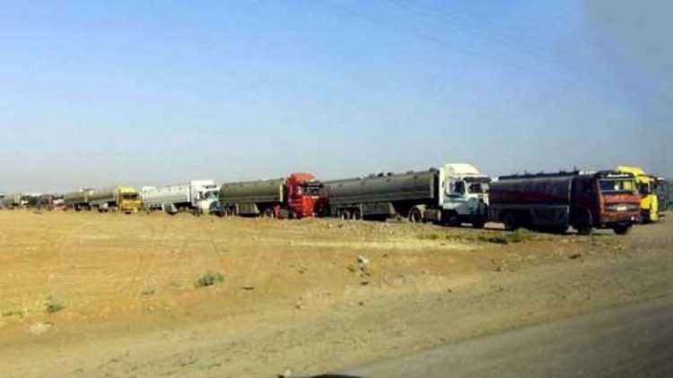 الاحتلال الأميركي ينقل 55 صهريجاً محملاً بالنفط السوري المسروق إلى قواعده في العراق