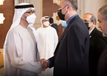 ابن زايد يؤكد لنظيره الإيراني ضرورة رفع التمثيل الدبلوماسي بين البلدين