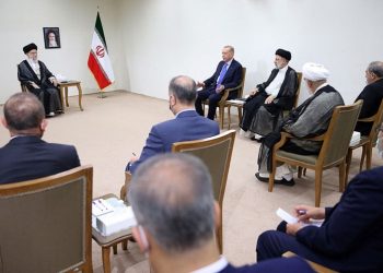 خامنئي يحذر إردوغان من أي هجوم عسكري تركي في شمال سورية