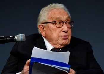 كيسنجر يتراجع عن تصريحاته ويدعو إلى استرجاع الأراضي الأوكرانية