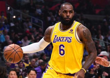 «ليبرون جيمس» يدخل عالم المليارديرات من باب NBA