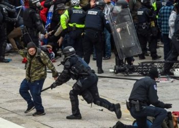 تنامي موجة التطرف المعادي للسلطة في واشنطن!