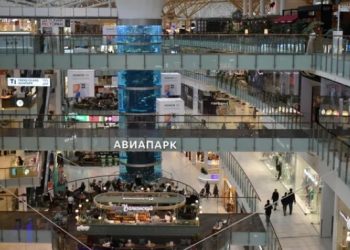 “فاينانشيال تايمز”: الاقتصاد الروسي صامد بشكل أفضل مما توقعه كثيرون والشركات “لم تنسحب”