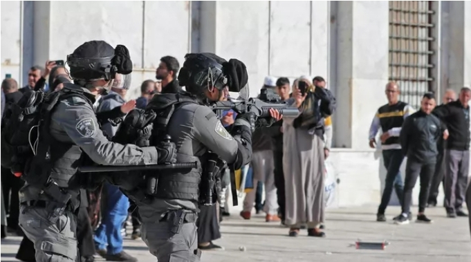 الشرطة “الإسرائيلية” تعتقل عروسا فلسطينية بفستان الزفاف..