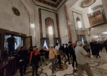 العراق: أنصار الصدّر يقتحمون القصر الجمهوري.. وإعلان حظر تجوّل في جميع المحافظات