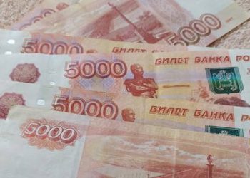 الروبل الروسي يجدد ارتفاعه أمام الدولار واليورو