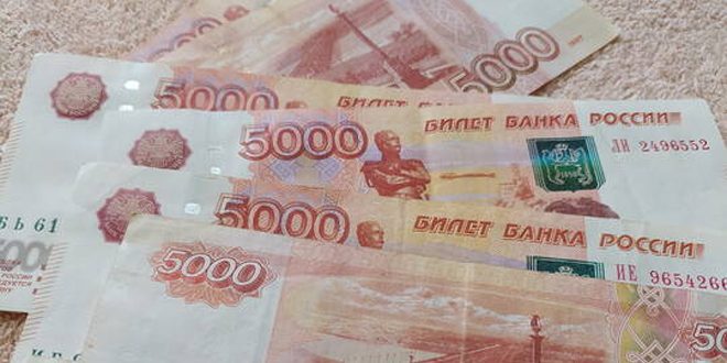 الروبل الروسي يجدد ارتفاعه أمام الدولار واليورو