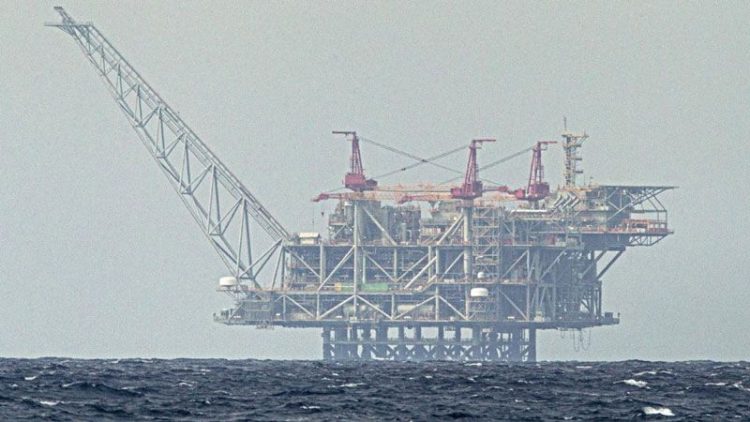 خوفًا من التصعيد شمالًا.. إعلام العدو يروّج لتأجيل استخراج الغاز من “كاريش”