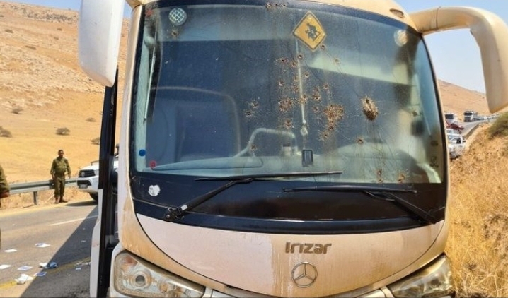 إصابة 6جنود إسرائيليين جراء إطلاق نار نحو حافلة تقلهم في غور الأردن