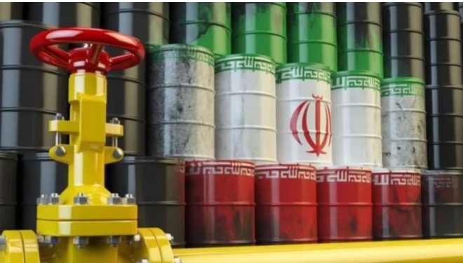 هآرتس: العالم بانتظار النفط الإيراني في الأسواق