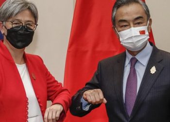 الصين وأستراليا تؤكدان ضرورة تطوير العلاقات الثنائية وبناء تنمية سليمة ومستقرة