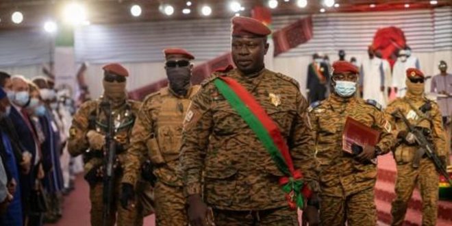 إقالة رئيس المجلس العسكري الحاكم في بوركينا فاسو