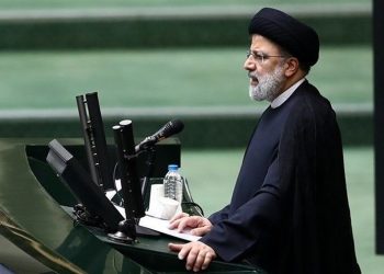 رئيسي: الشعب الایراني أحبط مؤامرة الأعداء من خلال الدفاع عن القي