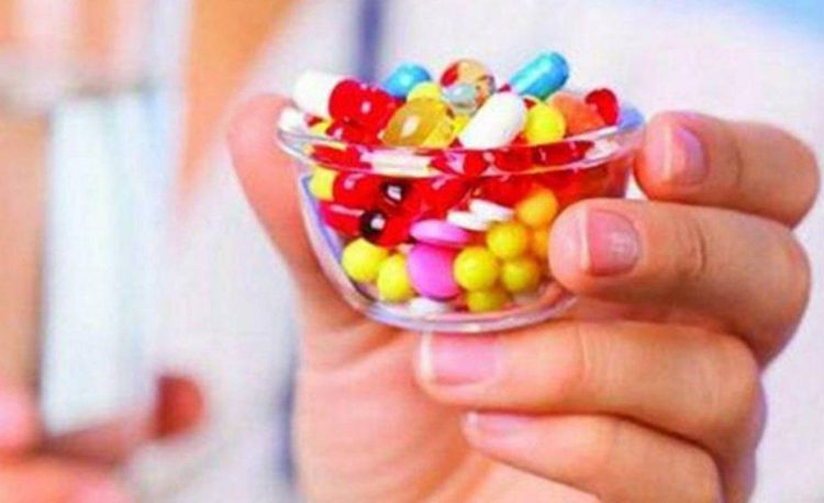 أضرار تناول الدواء بدون ماء !