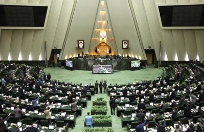 أسرة مهسا أميني تشارك في جلسة خاصة في مجلس الشورى الإيراني