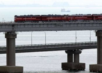 وزارة النقل الروسية: حركة القطارات عبر جسر القرم من المقرر أن تعود إلى طبيعتها اليوم