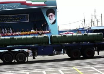 الجيش الإيراني يعلن إجراء الاختبارات الأولية لمنظومة “باور 373” على مدى 300 كيلومتر