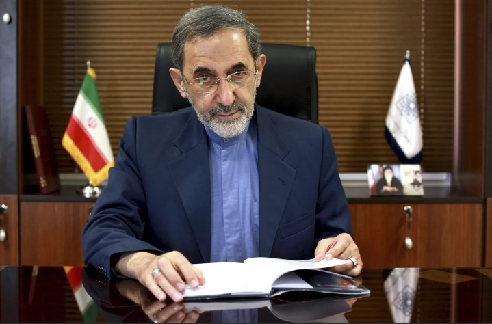 مستشار خامنئي يدعو لإعادة فتح سفارتي السعودية وإيران لتسهيل التقارب