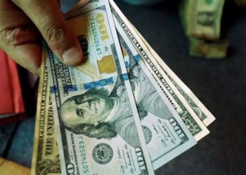 انخفاض الدولار مع تراجع عوائد سندات الخزانة الأمريكية