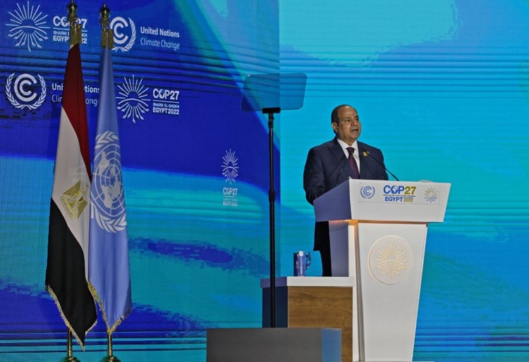 الرئيس المصري: للعمل على خفض الانبعاثات والتحوّل إلى الطاقة النظيفة
