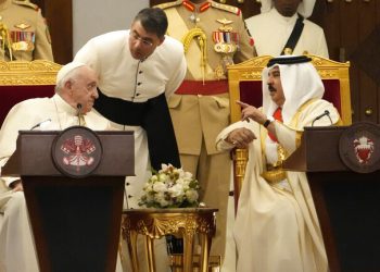 الحوار مع الإسلام يتصدر اليوم الثاني من زيارة البابا إلى البحرين
