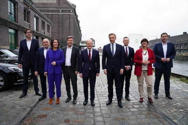 “فاينانشال تايمز”: ألمانيا منقسمة بشأن اعتمادها على الصين