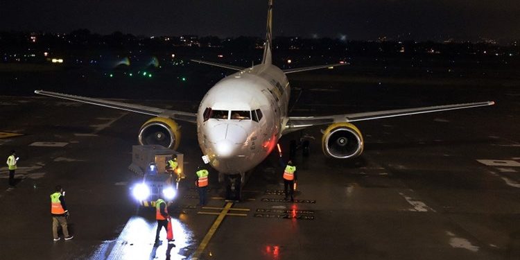فنزويلا وكولومبيا تستأنفان الرحلات الجوية بعد انقطاع لأكثر من عامين
