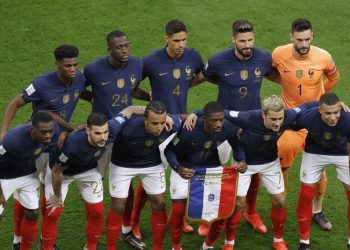 فيروس الإبل يداهم معسكر “الديوك” الفرنسية قبل نهائي مونديال قطر 2022.. إصابات جديدة