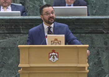 الديون الأردنية تخطّت حاجز الـ50 مليارًا والوزراء “قلقون” من ظاهرة الاستقواء على الدولة.. الاحتقان مُتواصل في “معان” جنوبًا ونقاشات الملف المالي تبدأ قريبًا.. وزير المالية لا يُريد “رفع الضرائب ولا تخفيضها” وحكومة الخصاونة بعد عُبور الميزانية بين سيناريوهين