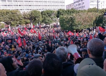 لليوم الثاني على التوالي.. مئات المتظاهرين في تونس ضد إجراءات سعيد