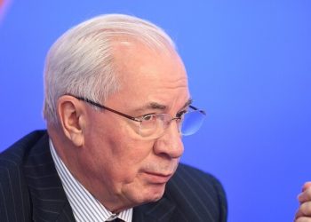 رئيس الوزراء الأوكراني الأسبق: “صنبور” الأموال من الولايات المتحدة سيجف قريبا