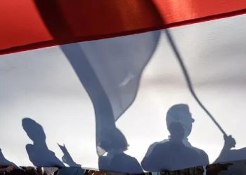 رئيس الوزراء البولندي: أوقفنا نقل الأسلحة إلى أوكرانيا