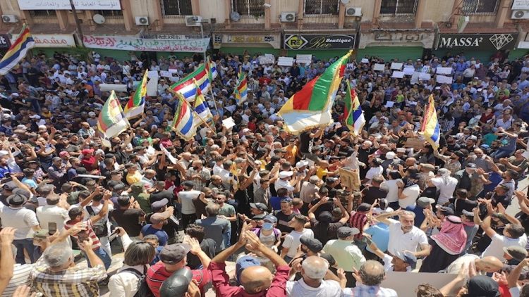 عبر الأردن.. اقتراحات إسرائيلية لدعم متظاهري السويداء مادياً وعسكرياً