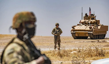 الجيش الأميركي يبدأ نقل سجناء «داعش» من سوريا إلى العراق