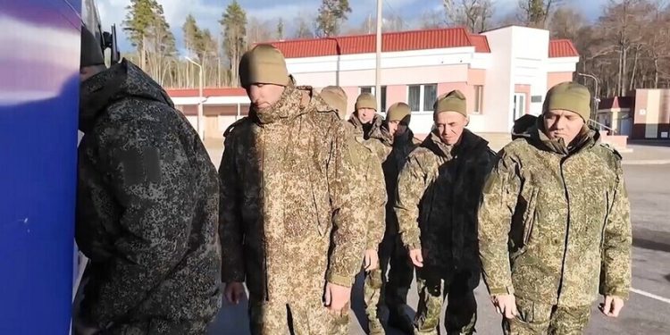 محقق عسكري روسي: الأطباء الأوكران أجروا تجارب وعمليات على أسرى روس دون تخدير