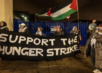 بريطانيا: محتجون يقتحمون سجن “وورموود سكربس” دعماً لناشط من “فلسطين أكشن”